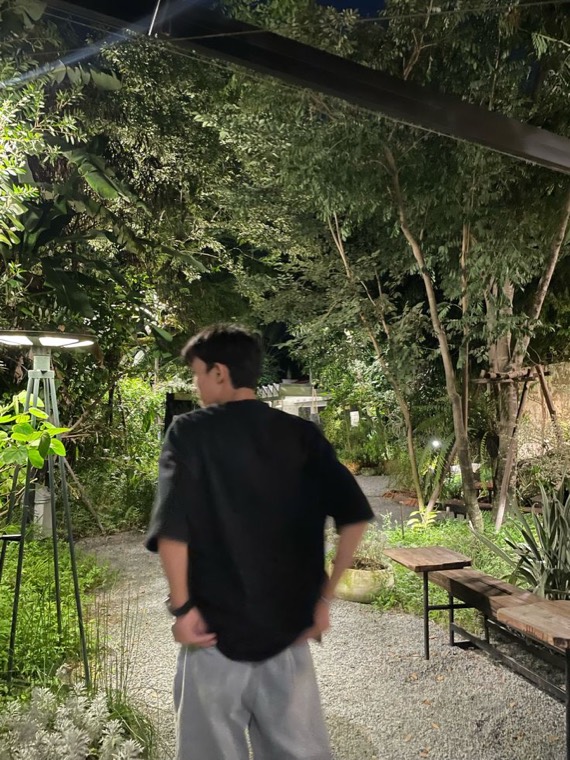밤 정원 카페